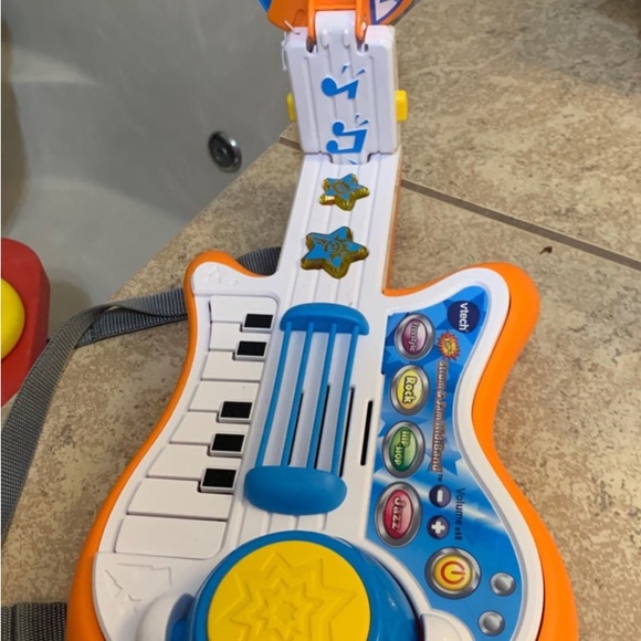 VTech Strum and Jam Kidi Musical Guitar Band - Picture 9 of 10